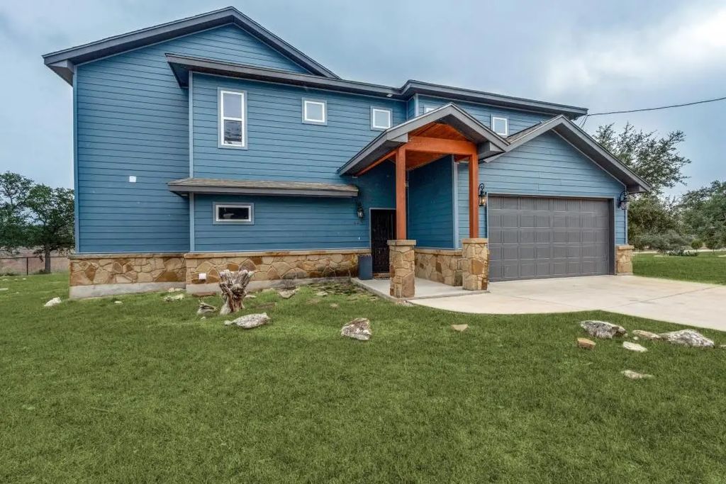 443 Big Bend Drive, Canyon Lake