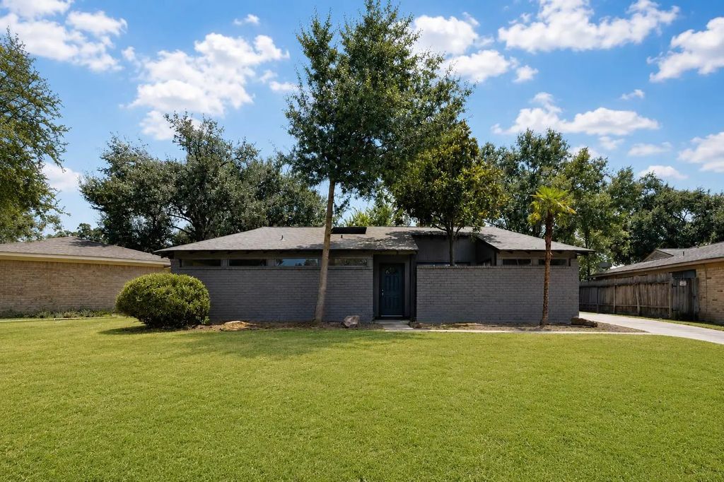 15811 Pathfield Drive, Houston