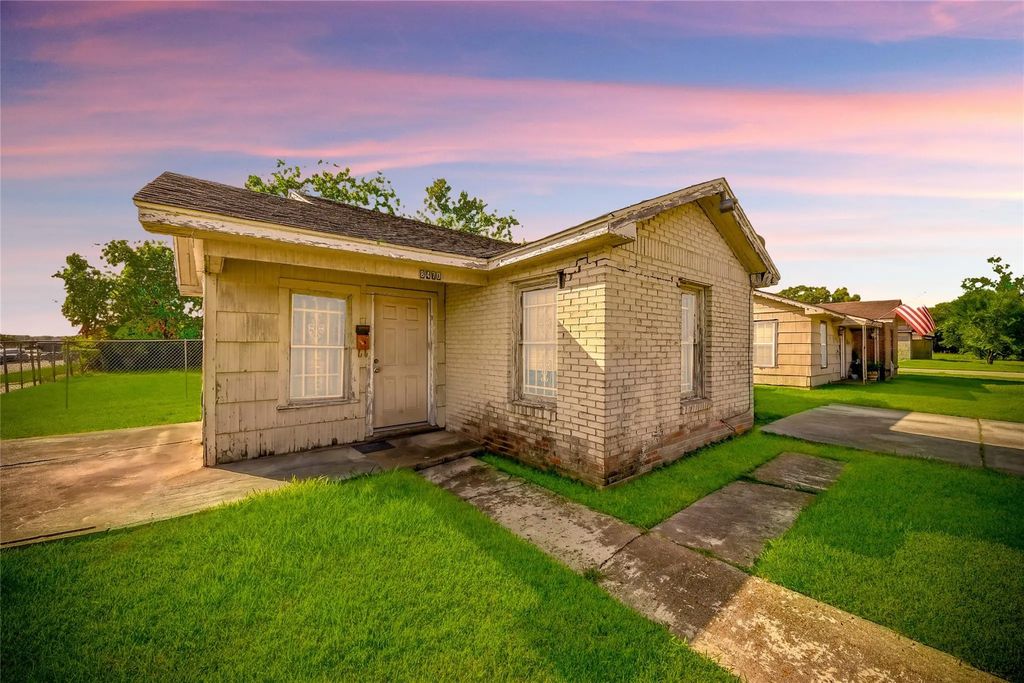 8470 Wier Drive, Houston