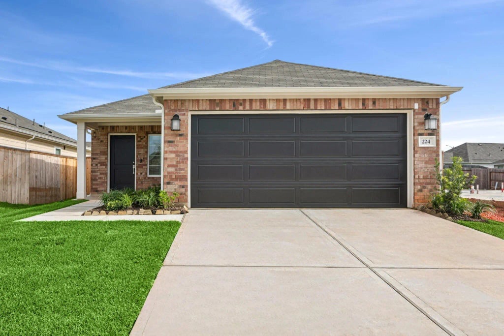 224 Crystal Bay Lane, Willis