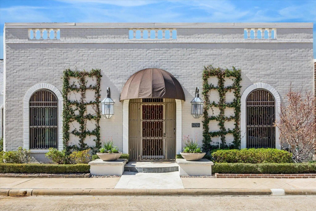 2102 Canongate Drive, Houston