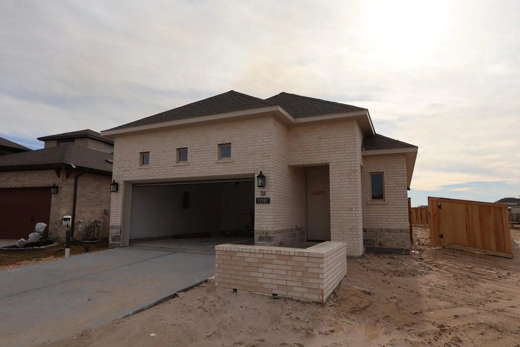 11207 Peacock Flower Street, Cypress