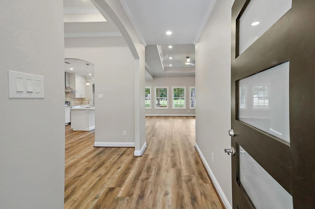 2122 Eagle Point Road, Crosby