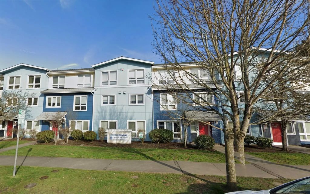 3125 Oakes Avenue, Other