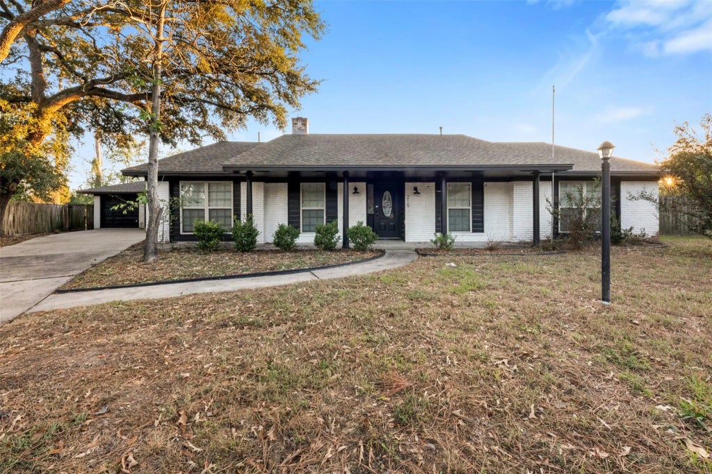 215 Acorn Tree Court, Spring