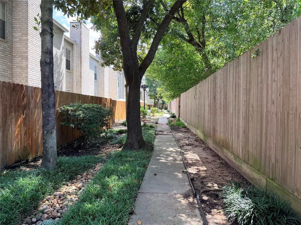 17629 Red Oak Drive 7629, Houston