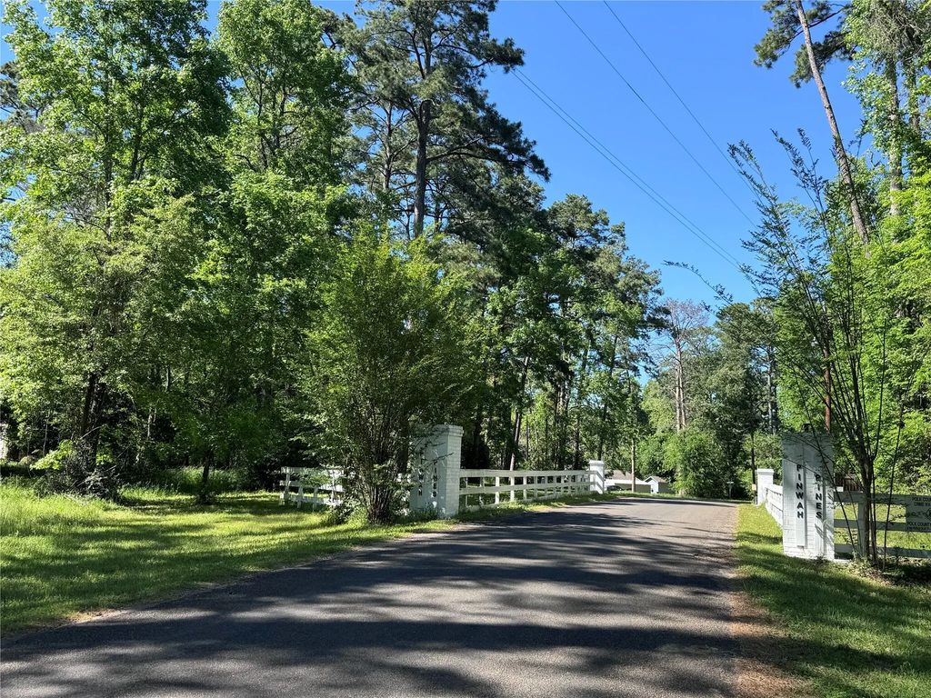 Chain Road, Livingston