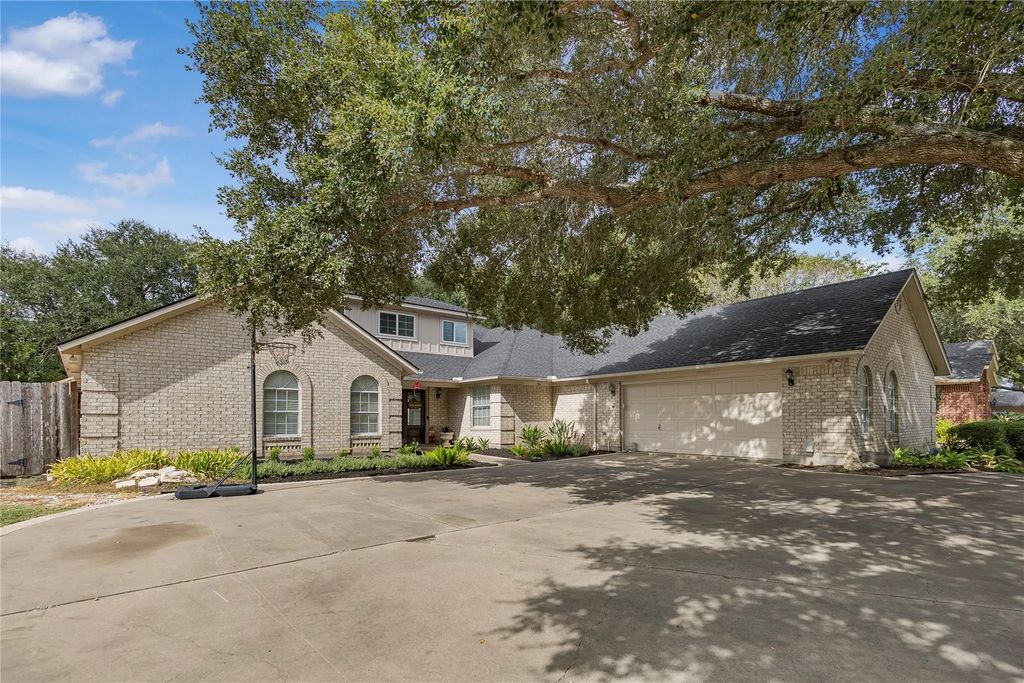 105 Tournament Drive, Victoria