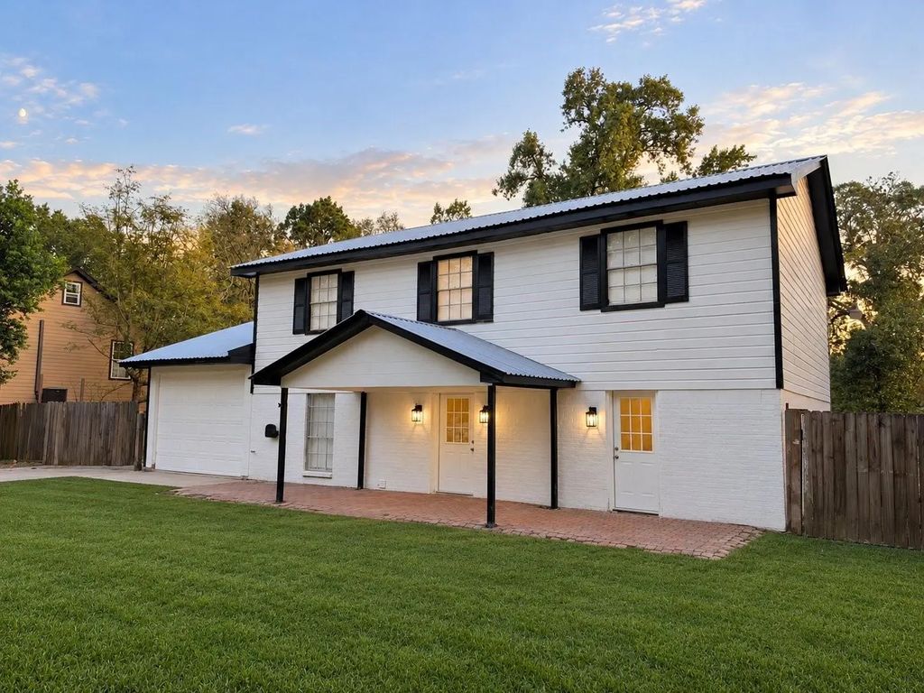 916 Brook Forest Drive B, Conroe