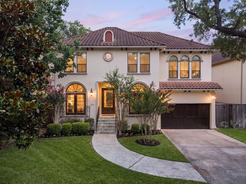 5202 Patrick Henry Street, Bellaire