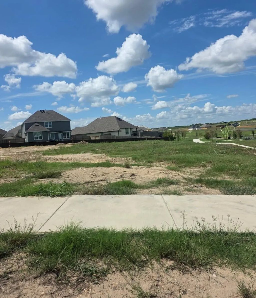 1311 Boehnke Pass, Brenham