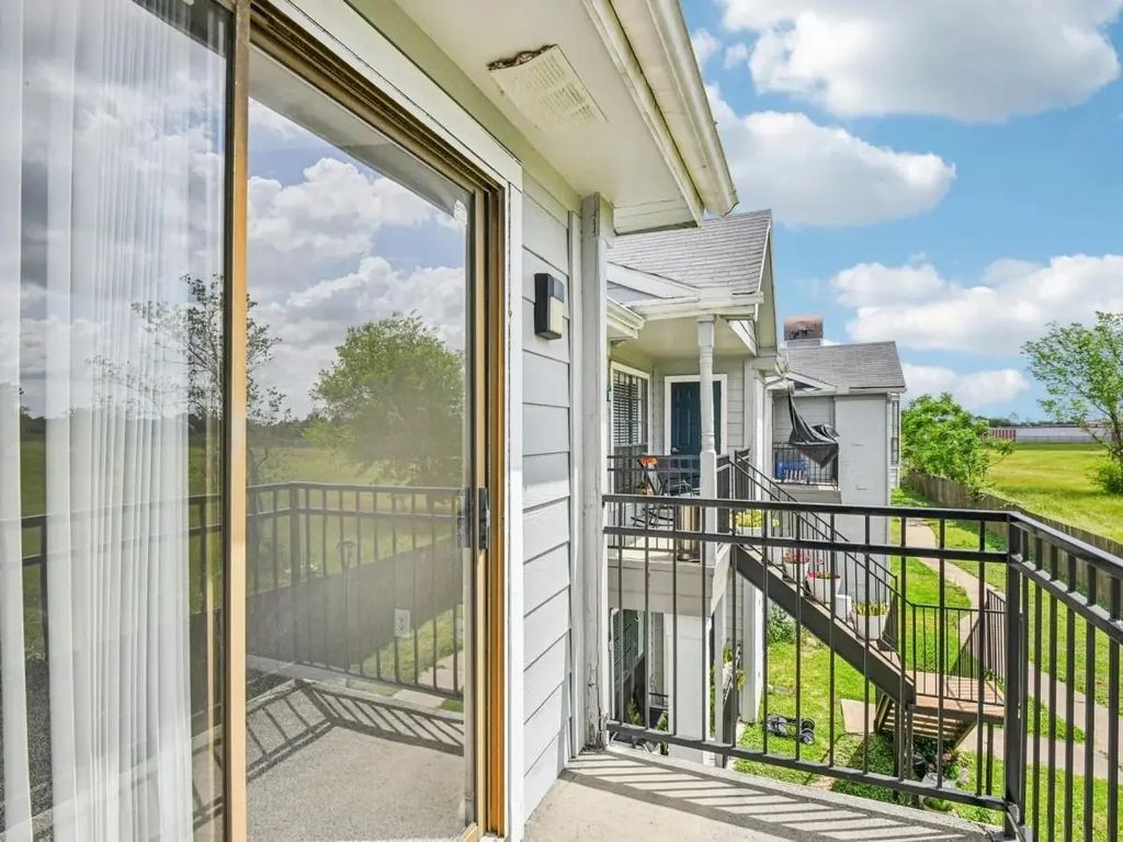4211 Clay Hill Drive 404, Houston