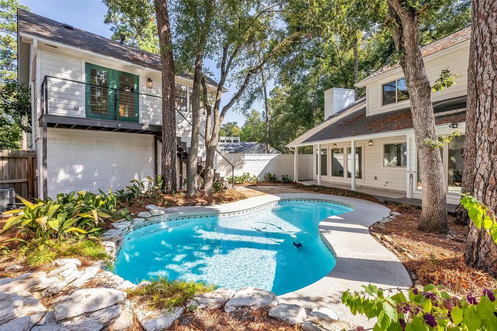 4 N Autumnwood Way, The Woodlands