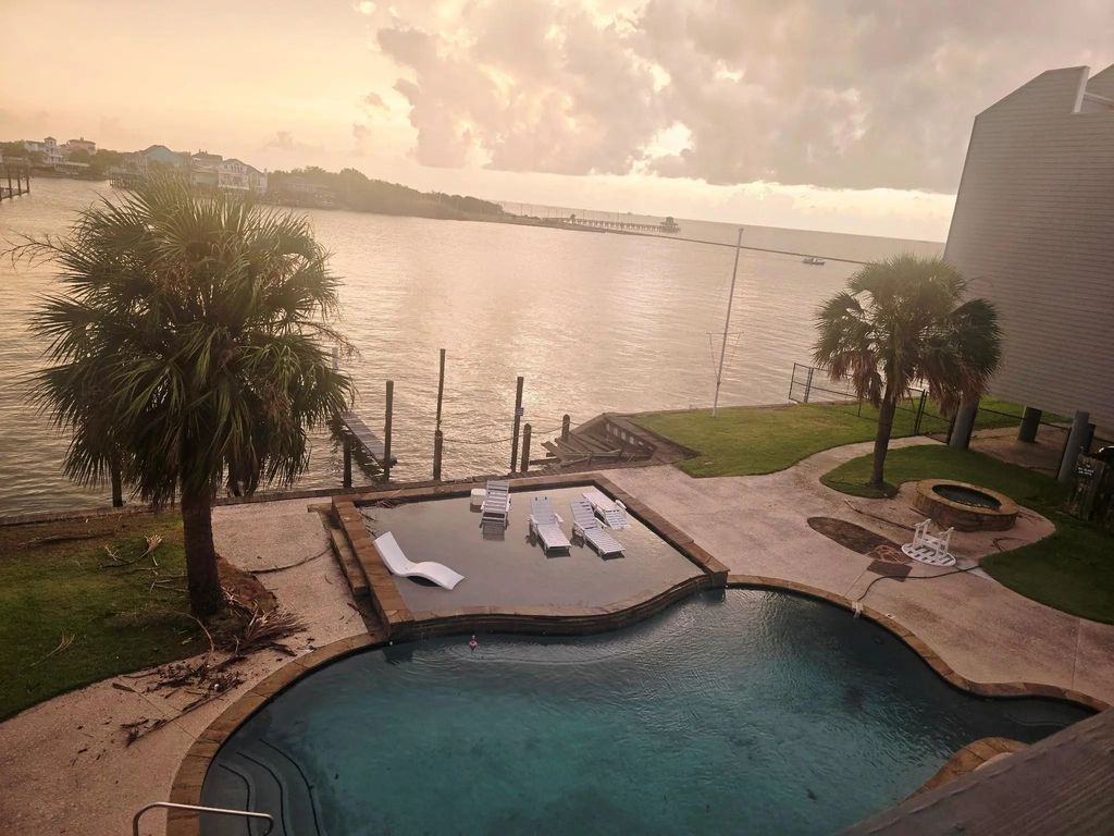 580 Pleasure Island Boulevard 207, Port Arthur