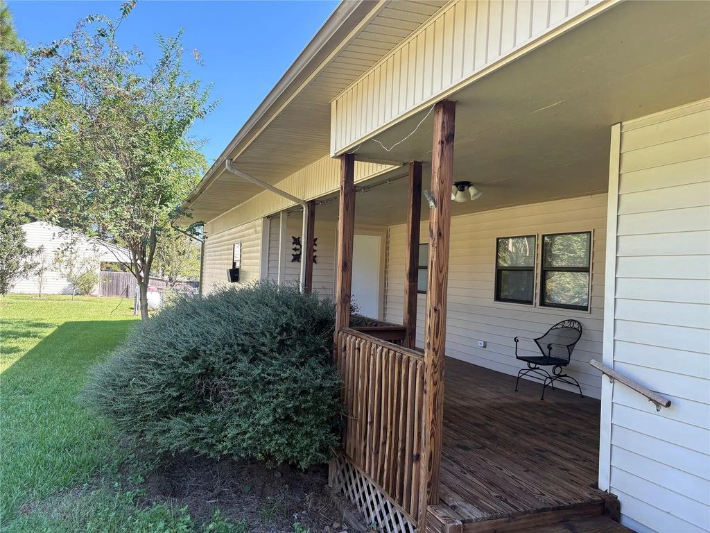 13172 S Lee Shore Drive, Willis