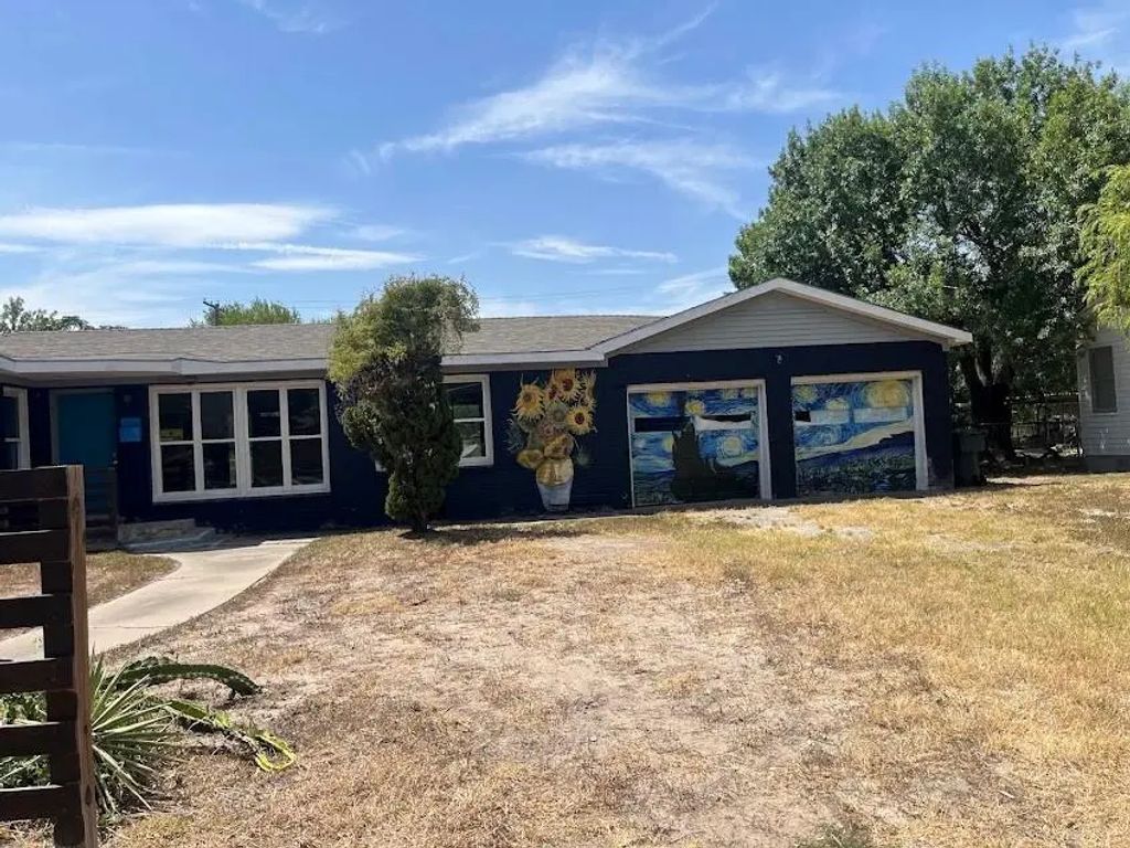 810 E Bowie Avenue, Harlingen