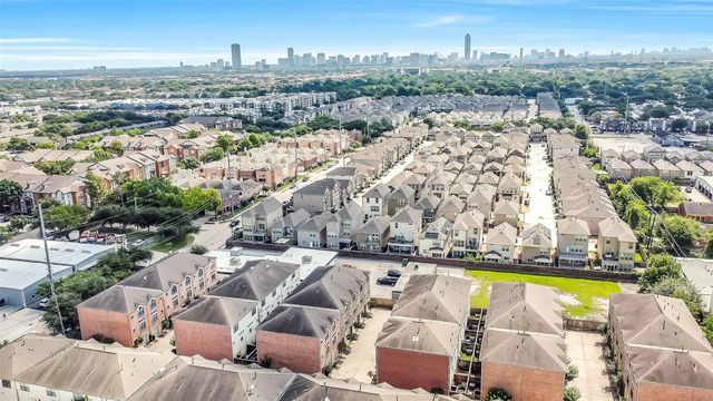 8715 Meadowcroft Drive 1102, Houston