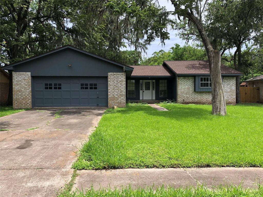 303 Dogwood Street, Lake Jackson