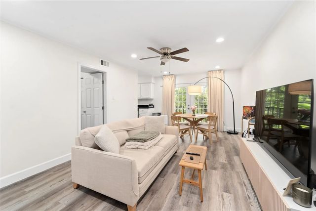 8223 Kingsbrook Road 212, Houston