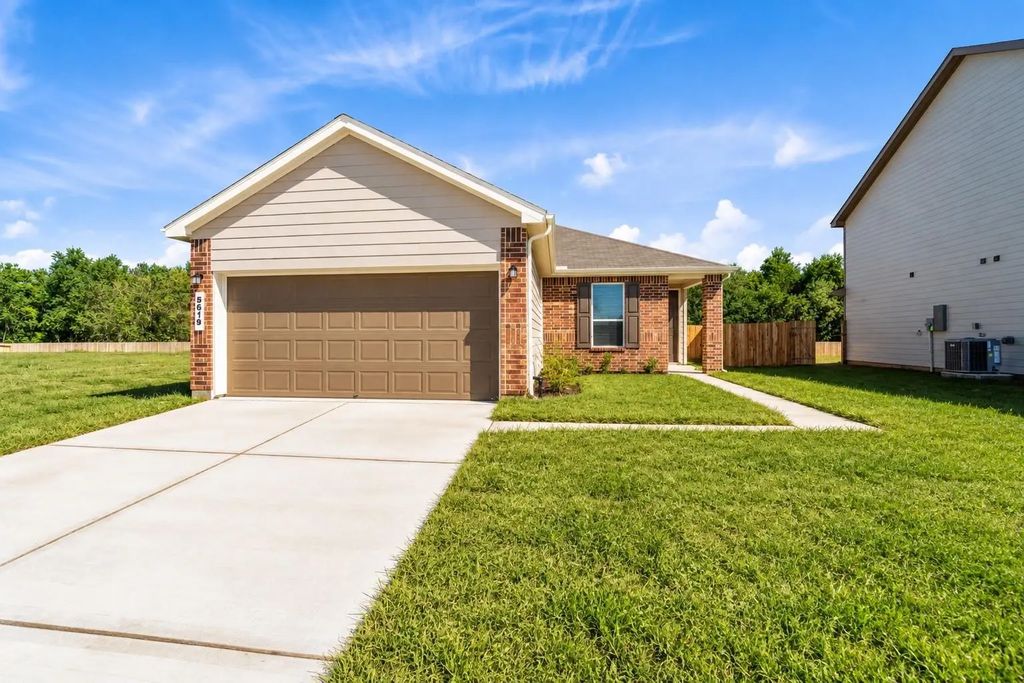 5619 Blackbird Lane, Hitchcock