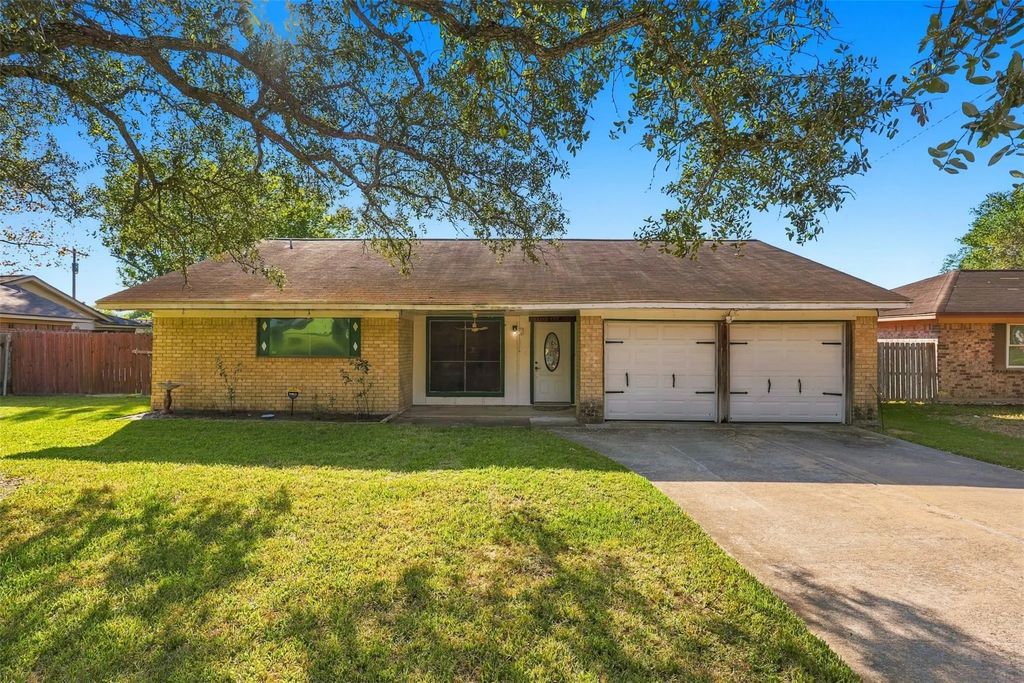 1906 Kings Lane, Alvin