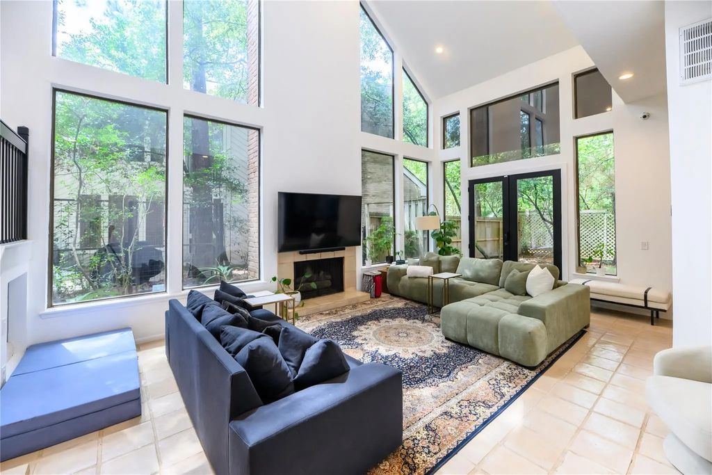 110 Sugarberry Circle, Houston