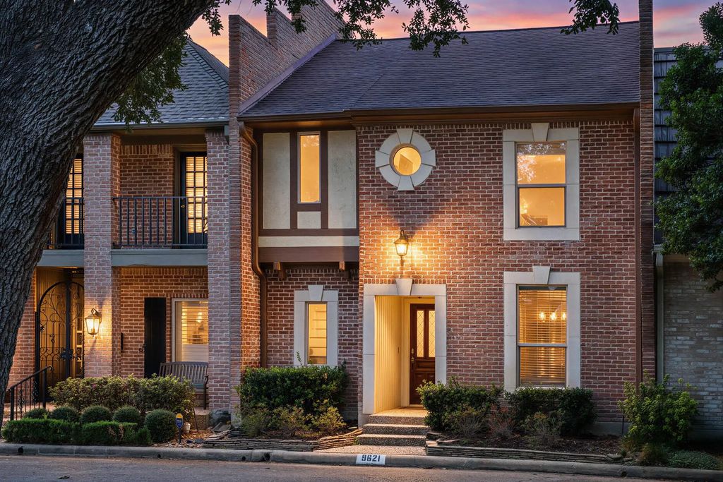 9621 Longmont Drive, Houston