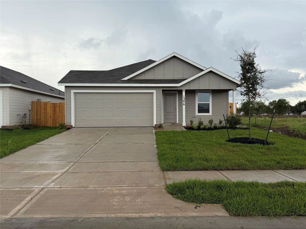 1306 Wharton Lakes Boulevard, Wharton