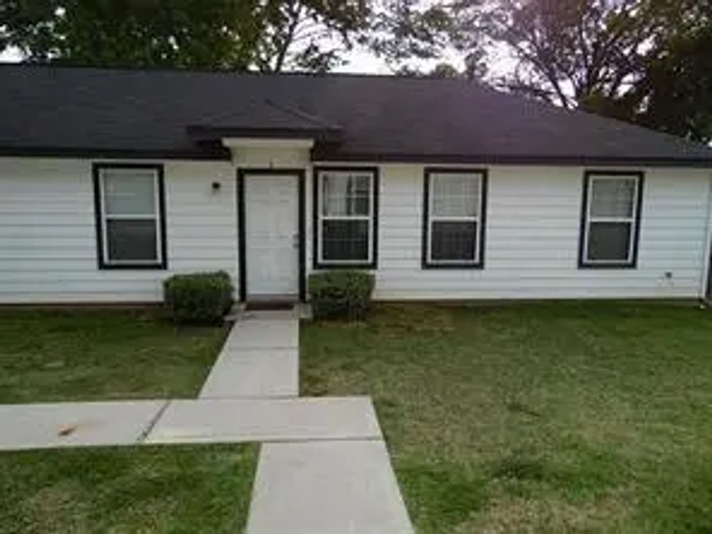 204 W Worsham Street 1, Willis
