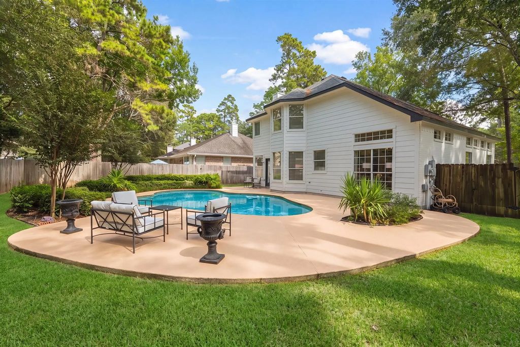 71 N Willow Point Circle, The Woodlands