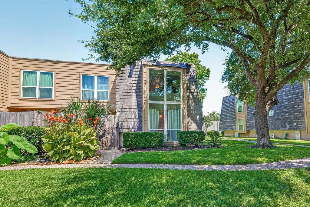 16120 Stuebner Airline Road 105, Spring