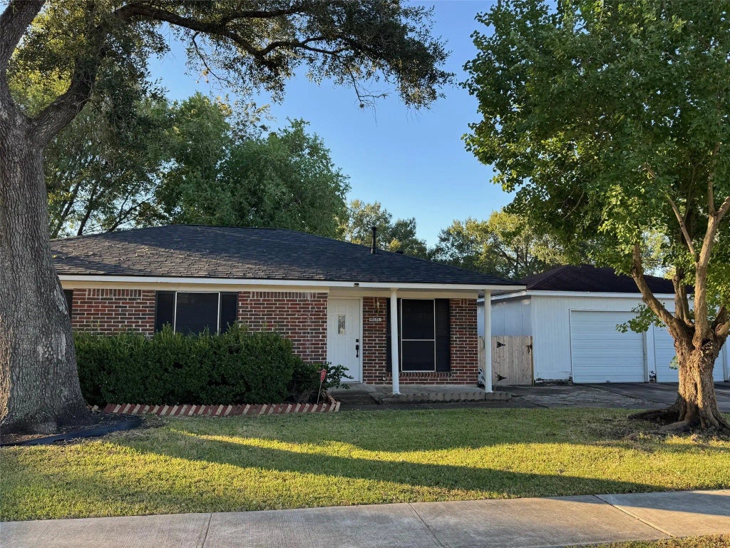 13515 Greenbriar Drive, Sugar Land