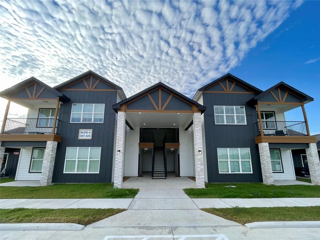 2400 Nile Valley Road, Bay City