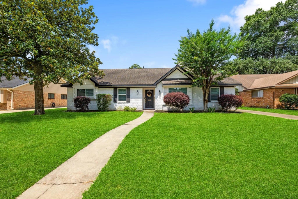 4411 Deer Lodge Drive, Houston