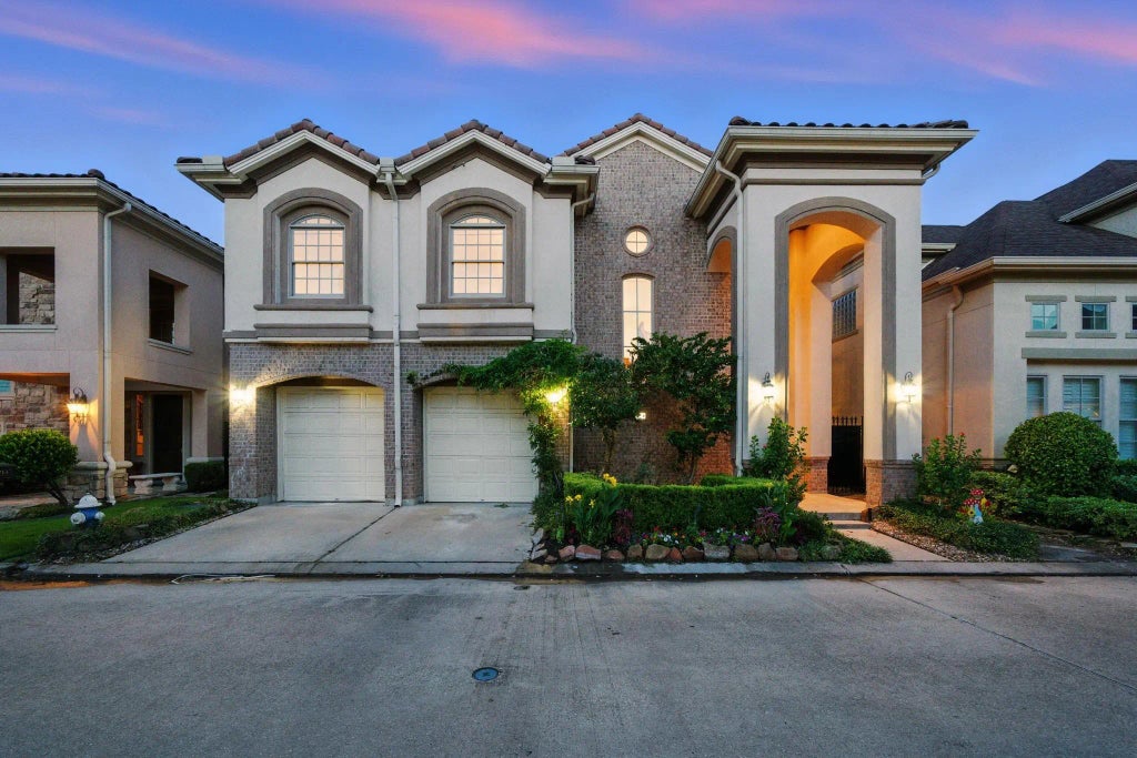 2714 Stuart Manor, Houston