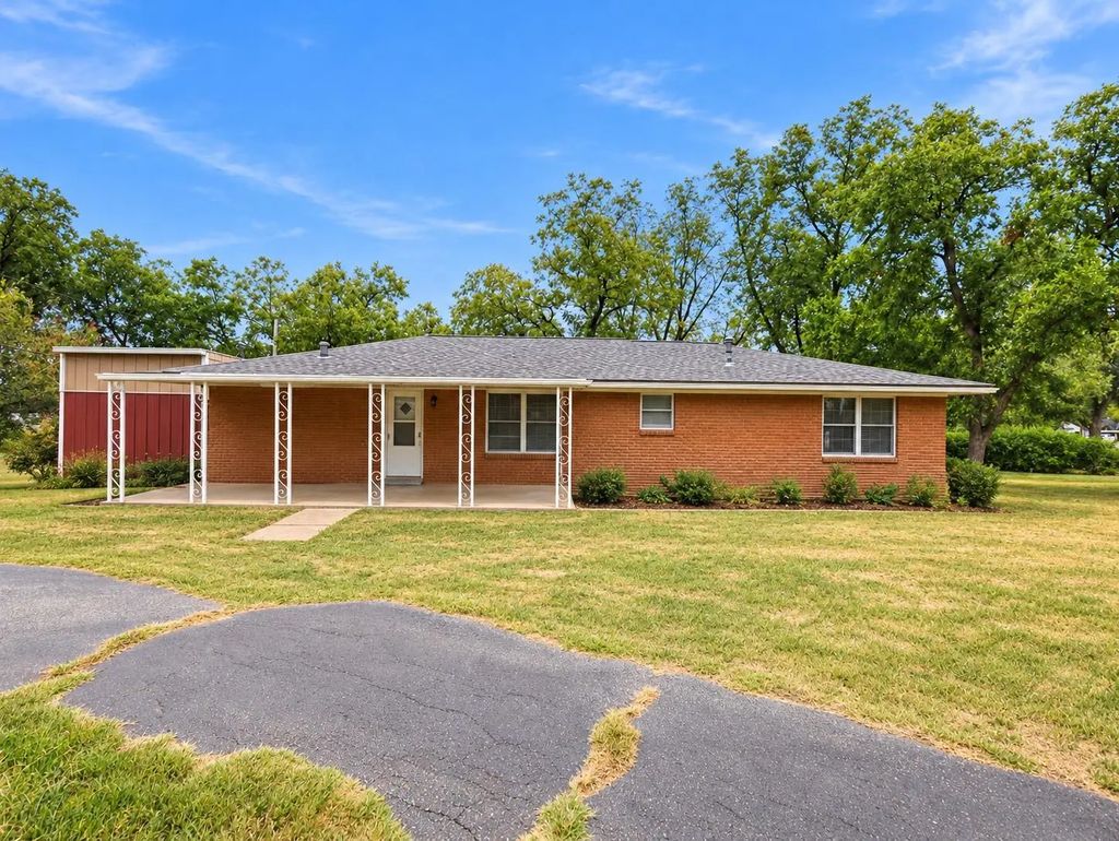 1706 W Frank Street, Grand Saline