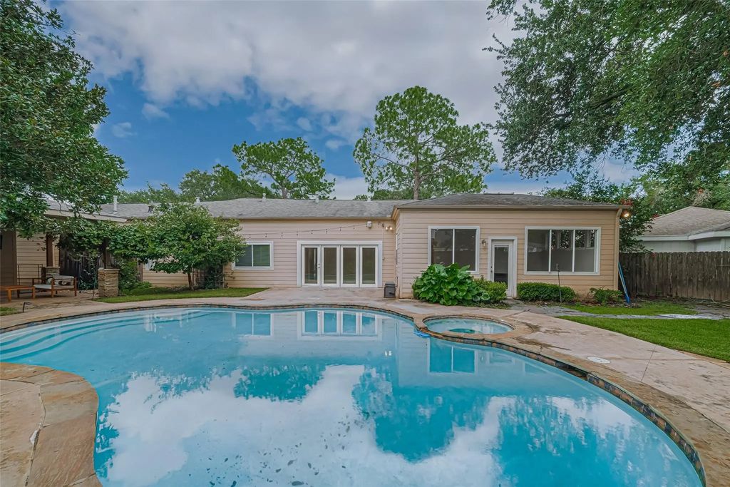 11914 Ashmead Drive, Houston