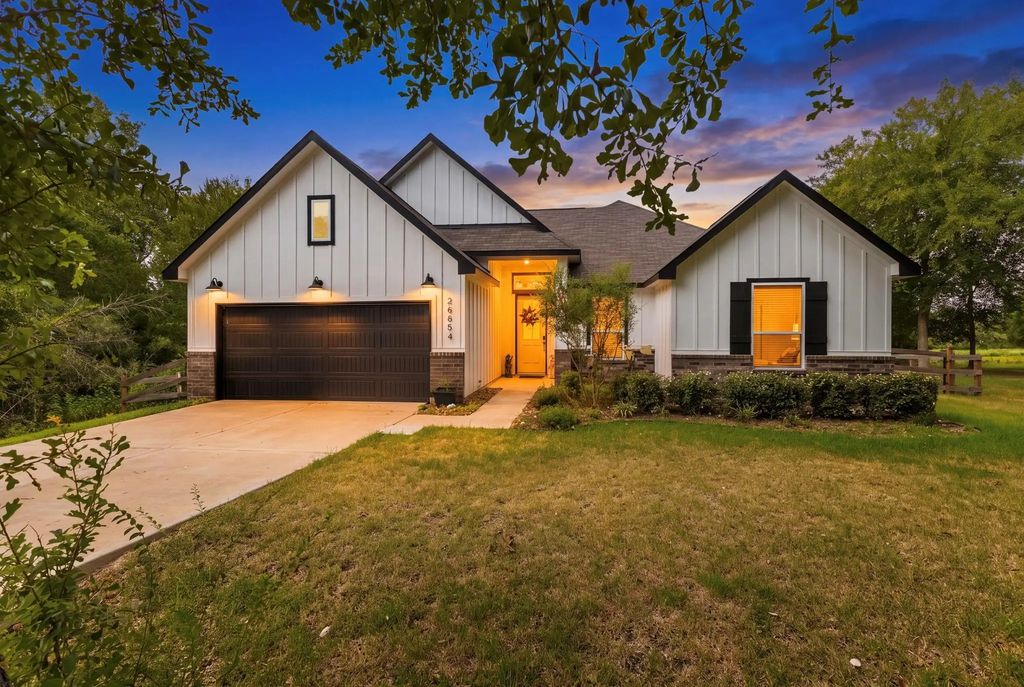 26854 Callie Drive, Hempstead