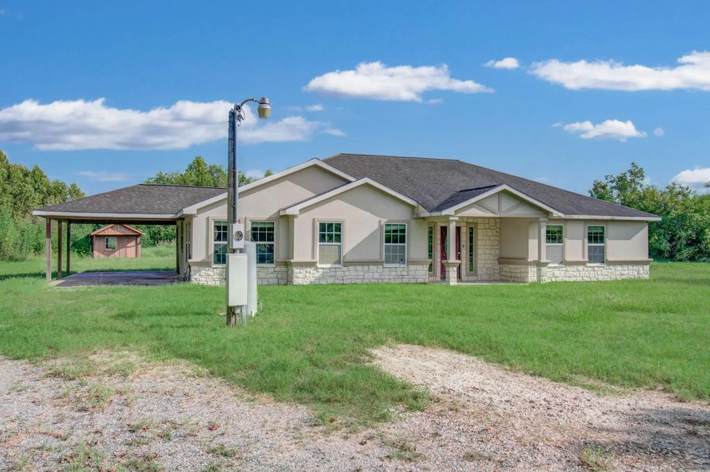 1499 County Road 393b, Alvin
