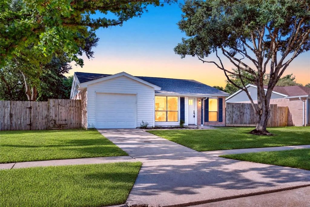 24114 Four Sixes Lane, Hockley
