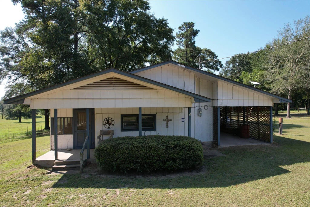 1530 County Road 4680, Kennard