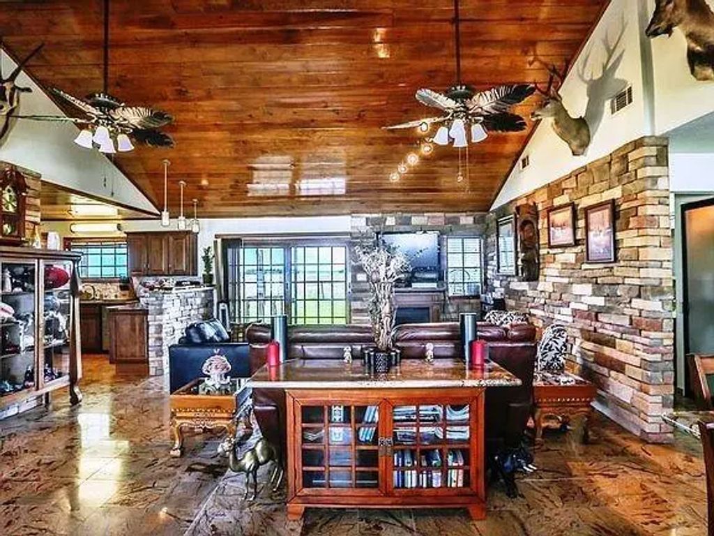 12338 Zamanek Road, Needville