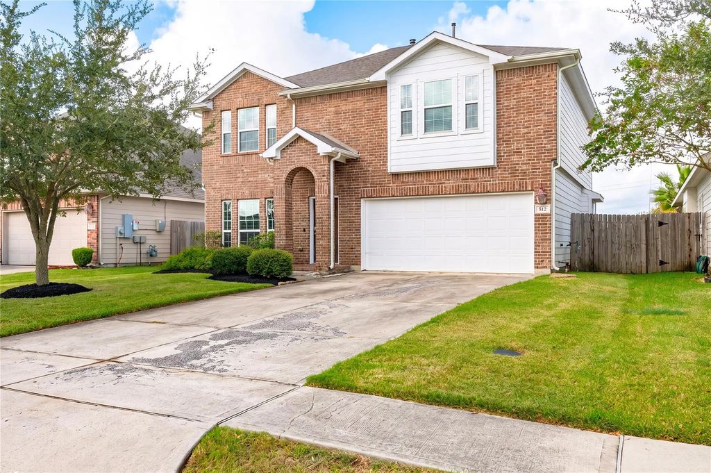 512 Forest Village Circle, La Marque