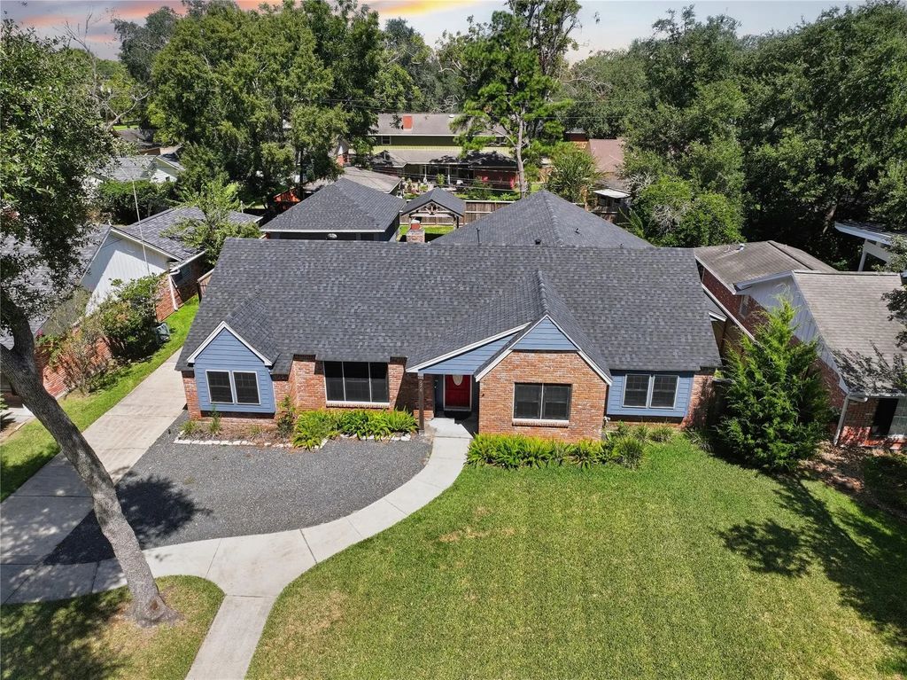 226 Driftwood Drive, Seabrook