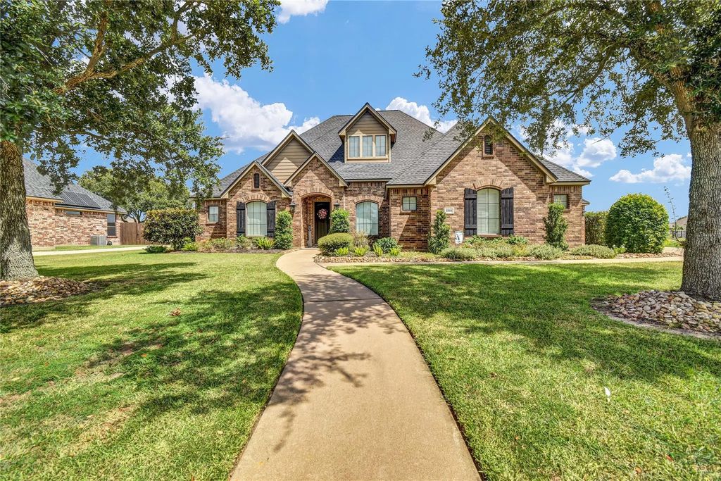 1016 Shady Oaks Drive, Angleton