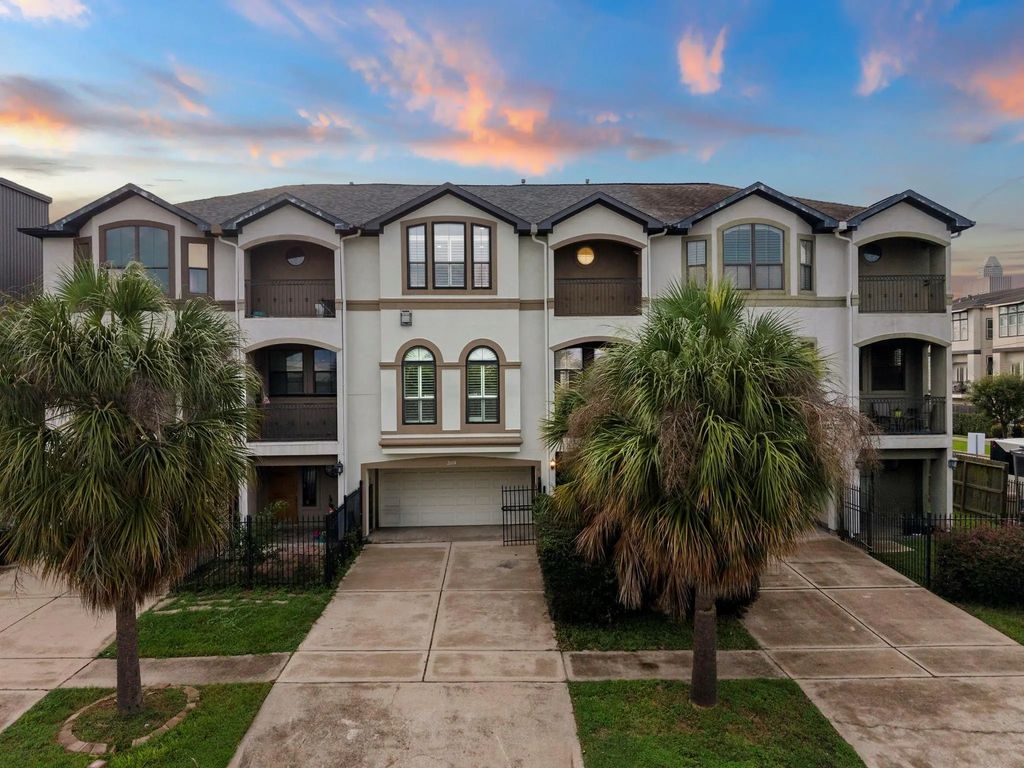 2604 Chenevert Street, Houston