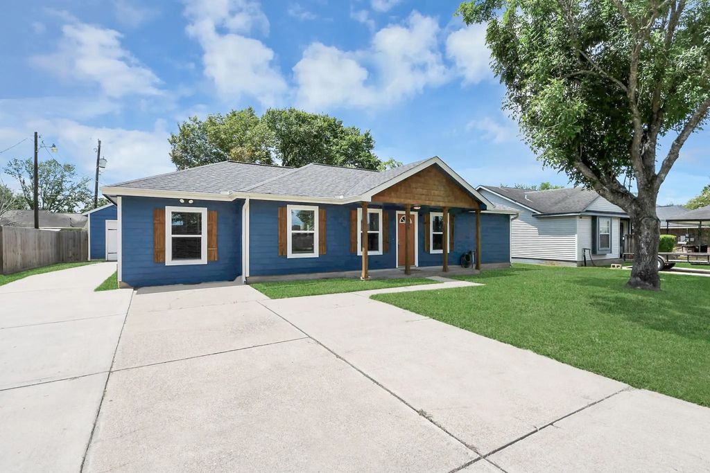 19038 County Road 669d C669d, Alvin