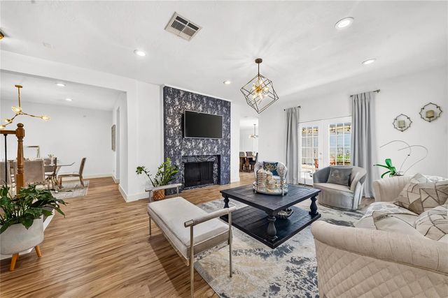 444 E Fair Harbor Lane, Houston