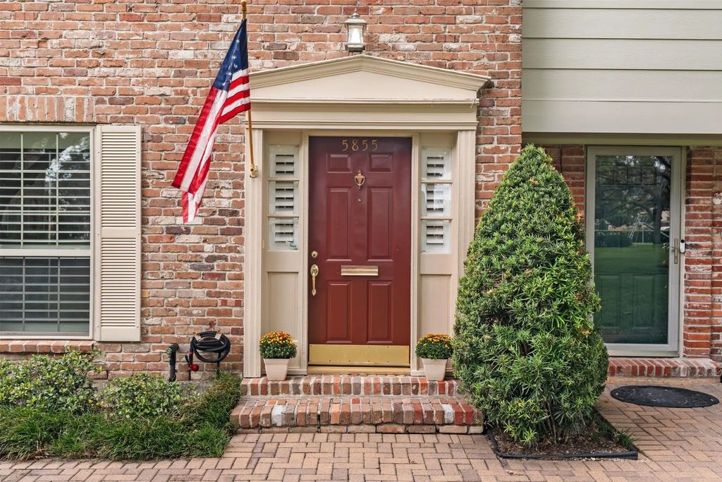 5855 Valley Forge Drive 109, Houston