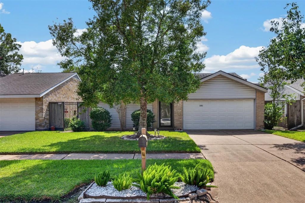 11911 Brook Meadows Lane, Meadows Place
